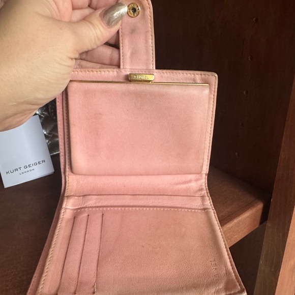 CHANEL Blush Pink Textured leather compact Wallet - Picture 3 of 5
